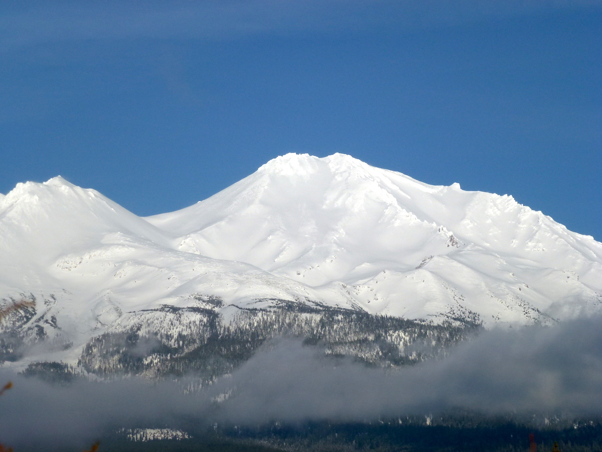 14,162' Mt Shasta at 25 Jan 2016 3:54 PM from I-5 in the town of Mt Shasta CA