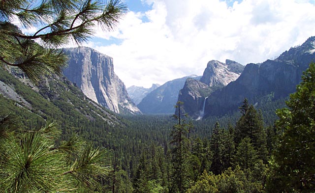 Yosemite Valley seen from Wawona tunnel - check out the depth of field!